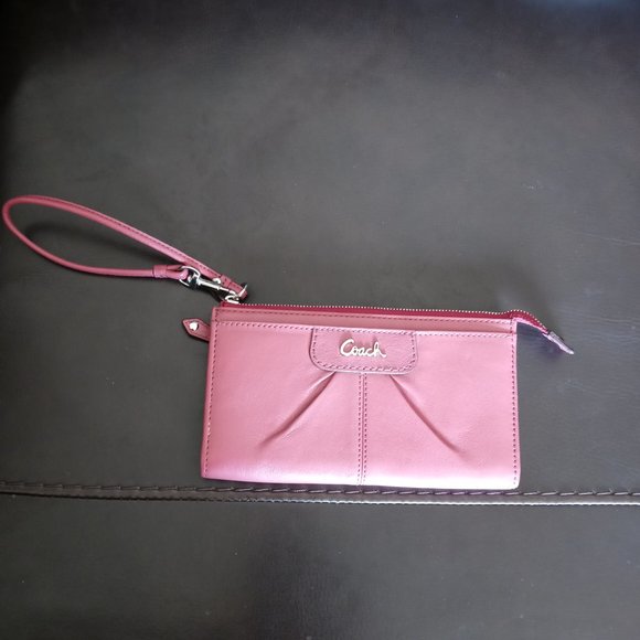 Coach Ashley Wristlet Wristlet Cursive Coach Logo - Picture 1 of 5